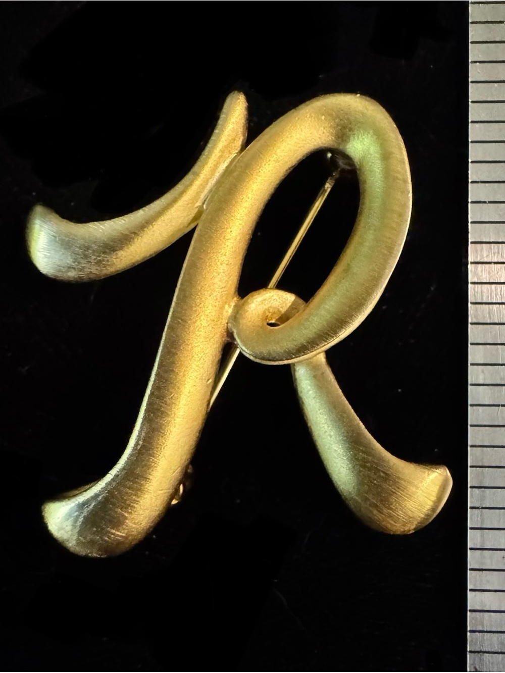 Anne Klein gold tone monogram initial “R” brooch
